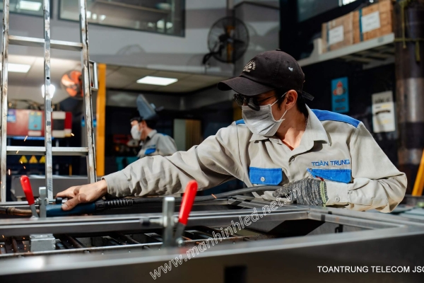 san-xuat-han-mig-khung-cabinet-man-hinh-led-outdoor