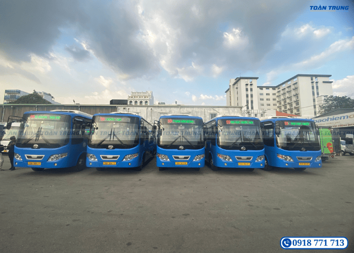 Bảng đèn LED điện tử được lắp đặt trên xe bus
