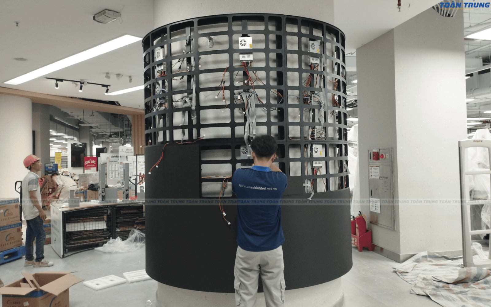 lắp đặt màn hình LED Uốn cong