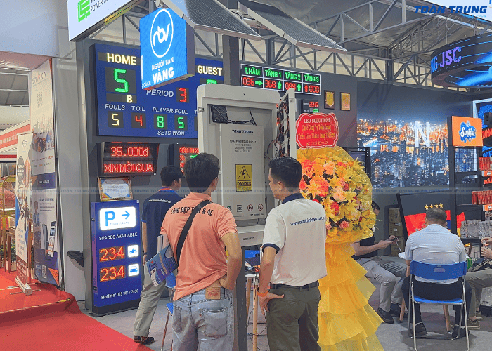 màn hình led năng lượng mặt trời