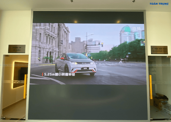 lắp đặt màn hình LED P1.8 trong nhà