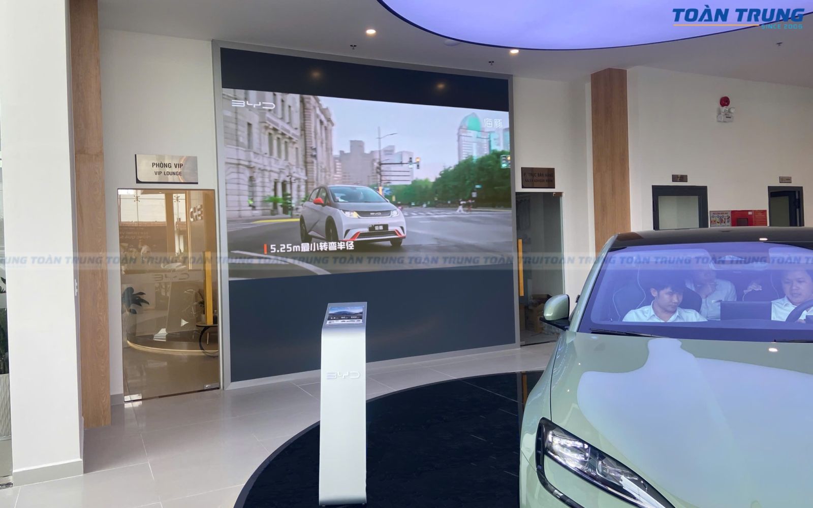 lắp đặt màn hình LED P1.8 trong nhà