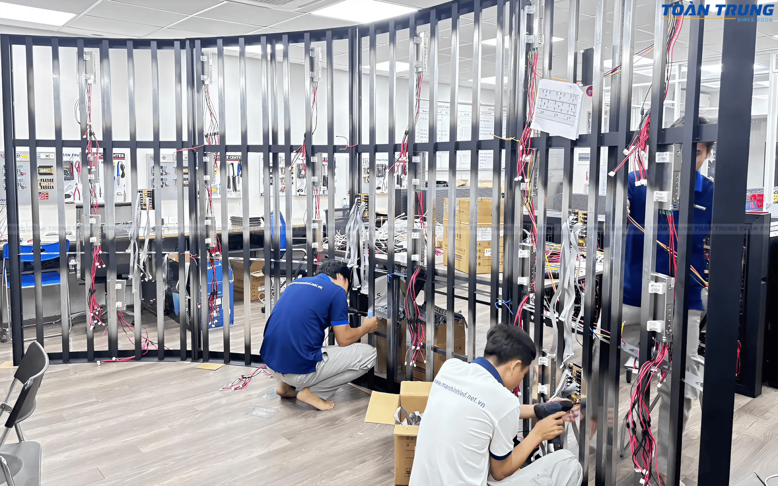 sản xuất khung màn hình LED trong nhà
