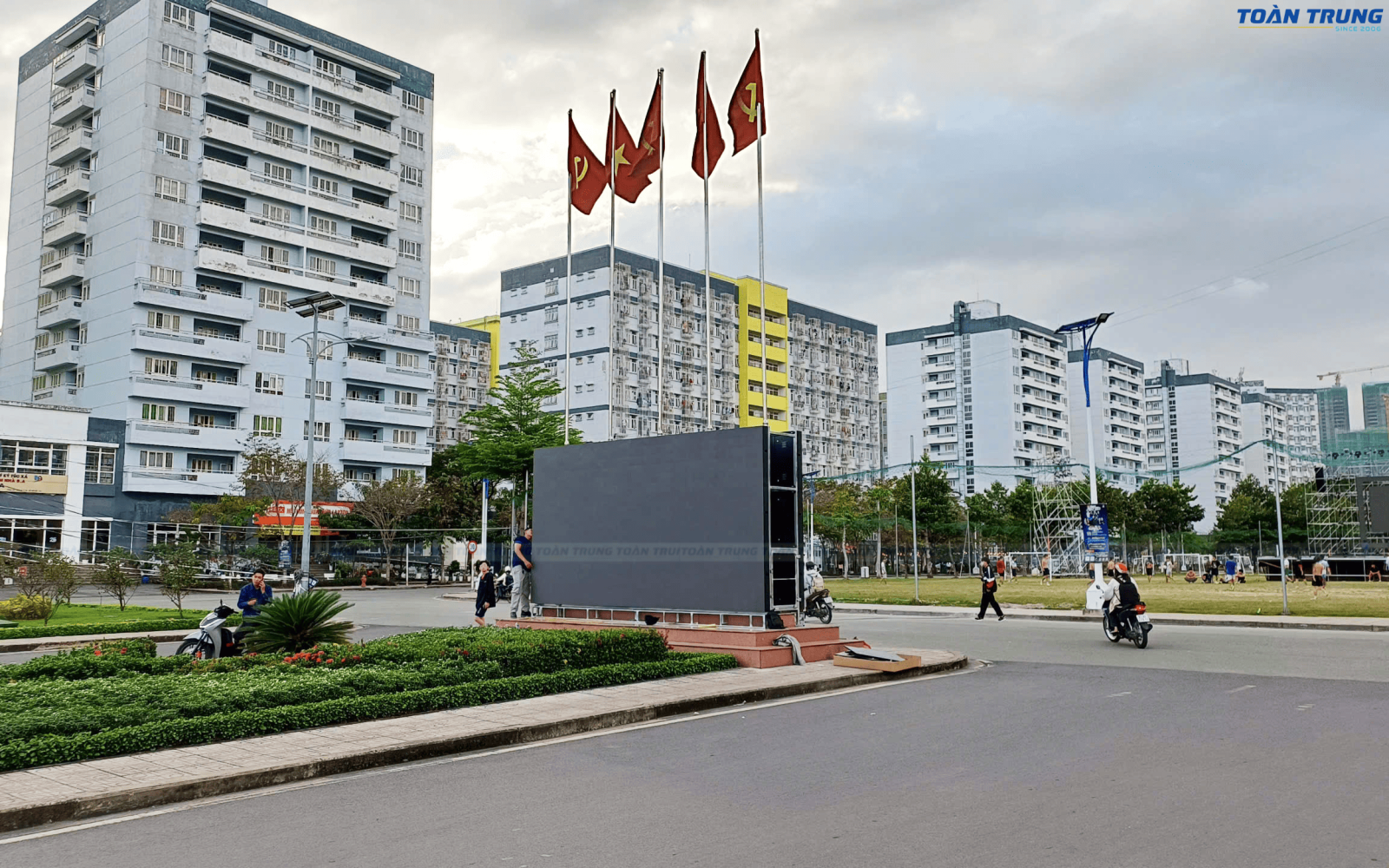 lắp đặt màn hình LED P3 ngoài trời tại KTX khu B - ĐHQG TP.HCM