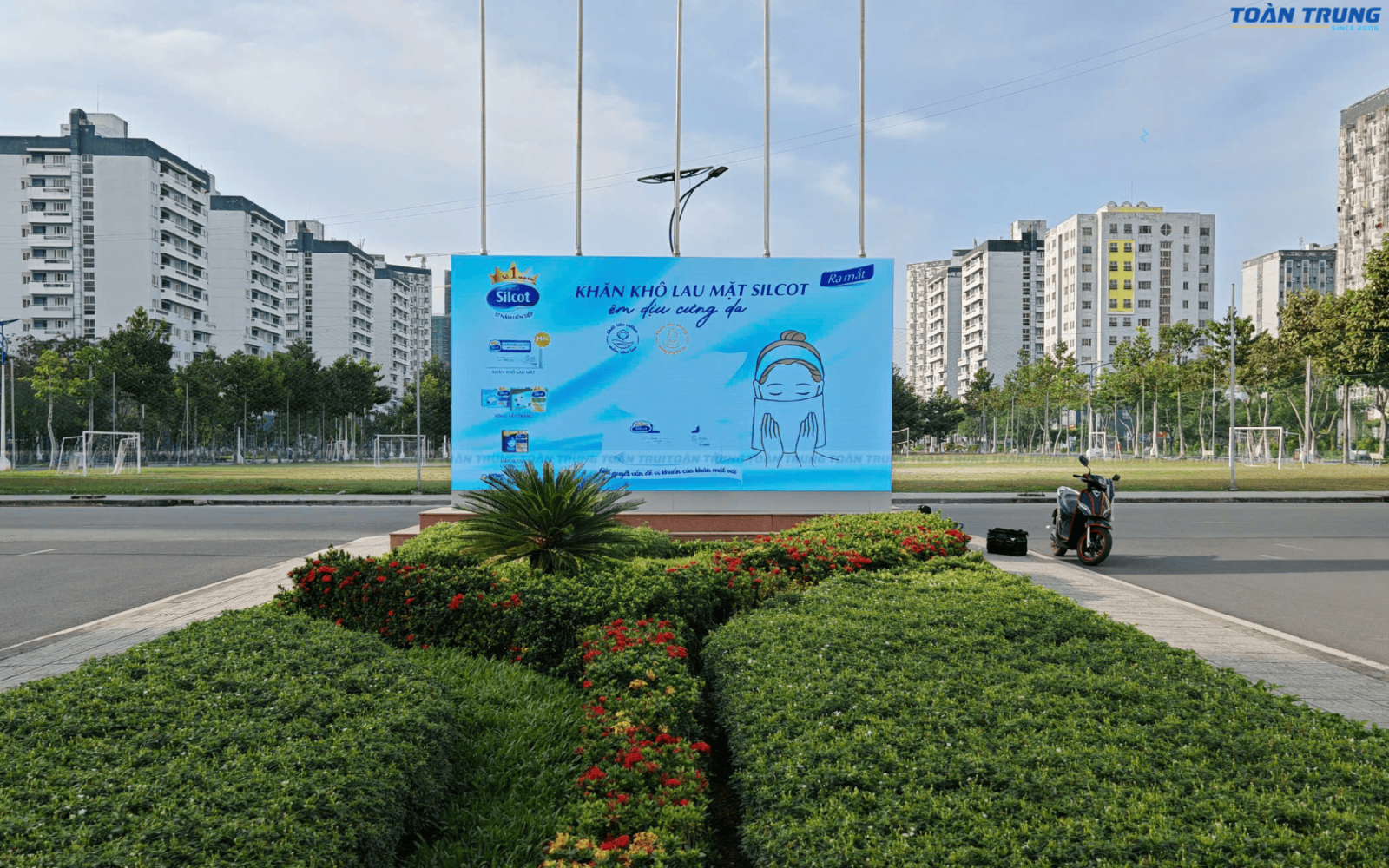 lắp đặt màn hình LED P3 ngoài trời tại KTX khu B - ĐHQG TP.HCM