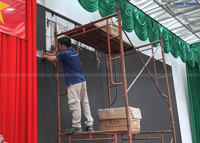 lắp đặt màn hình LED P3 trong nhà