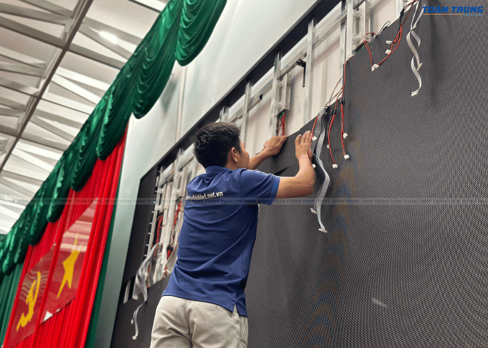 lắp đặt màn hình LED P3 trong nhà