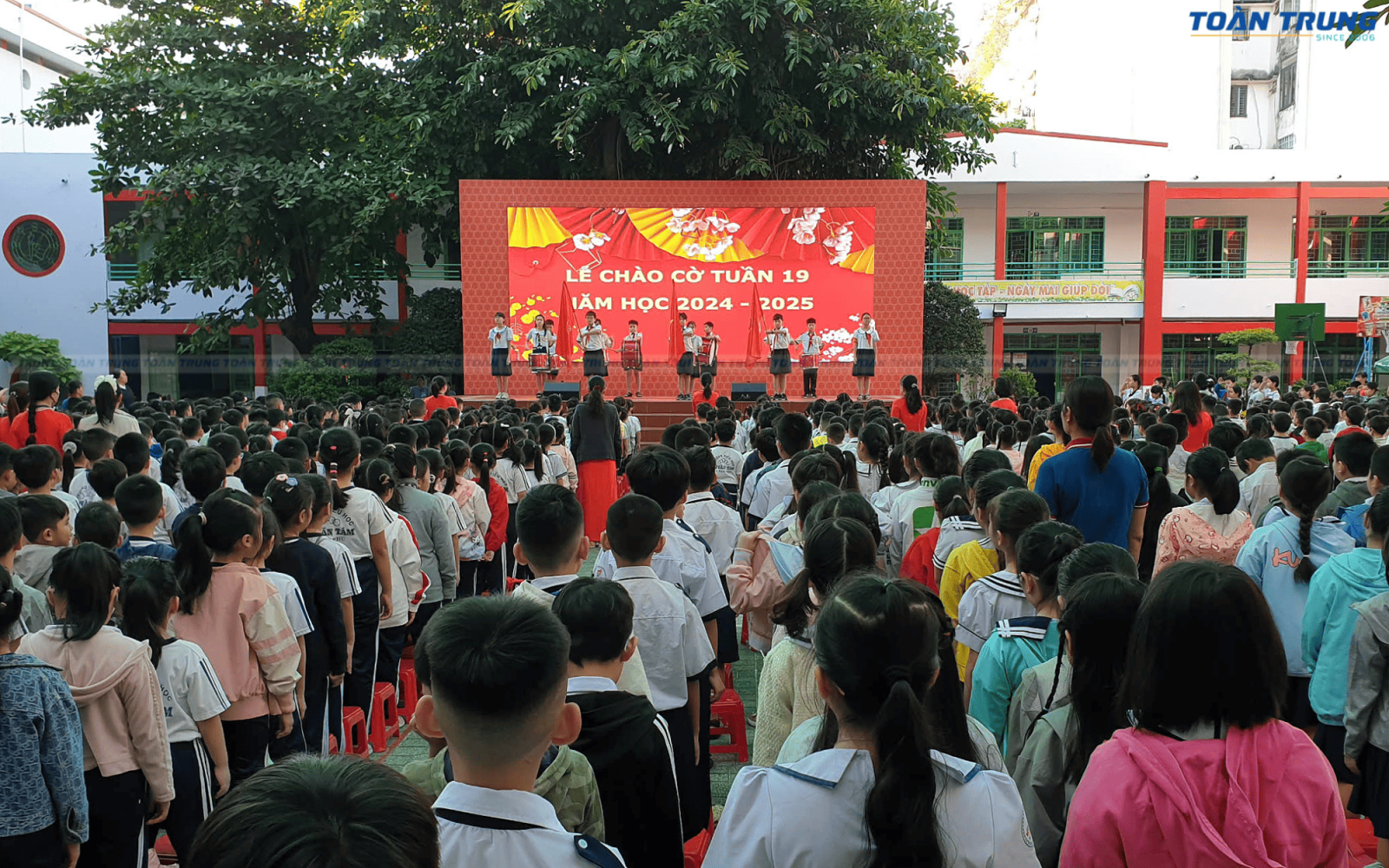 lắp dặt màn hình led P5 ngoài trời tại Trường Tiểu học Lê Văn Tám
