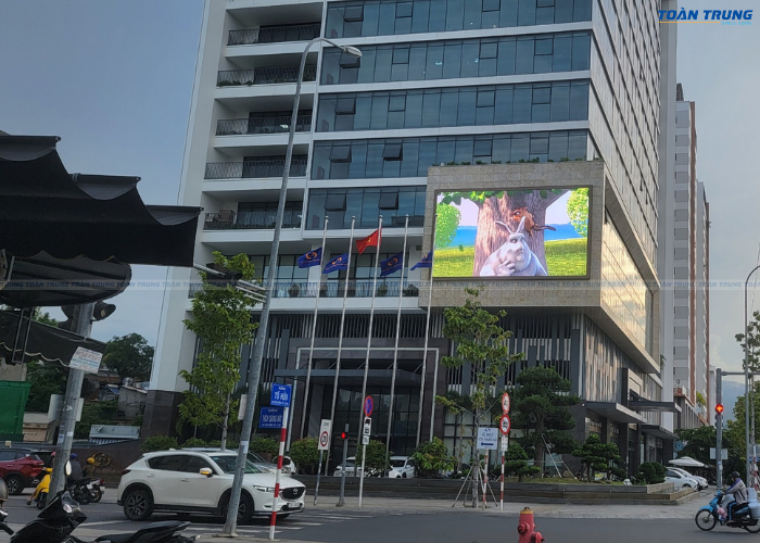 lắp đặt màn hình led P5 ngoài trời