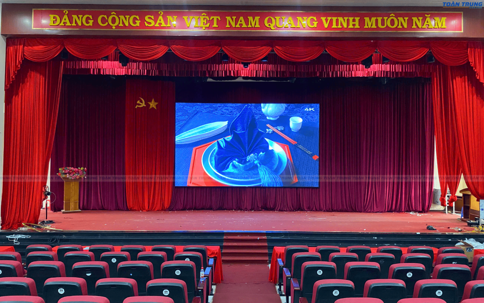 lắp đặt màn hình LED P2.5 trong nhà