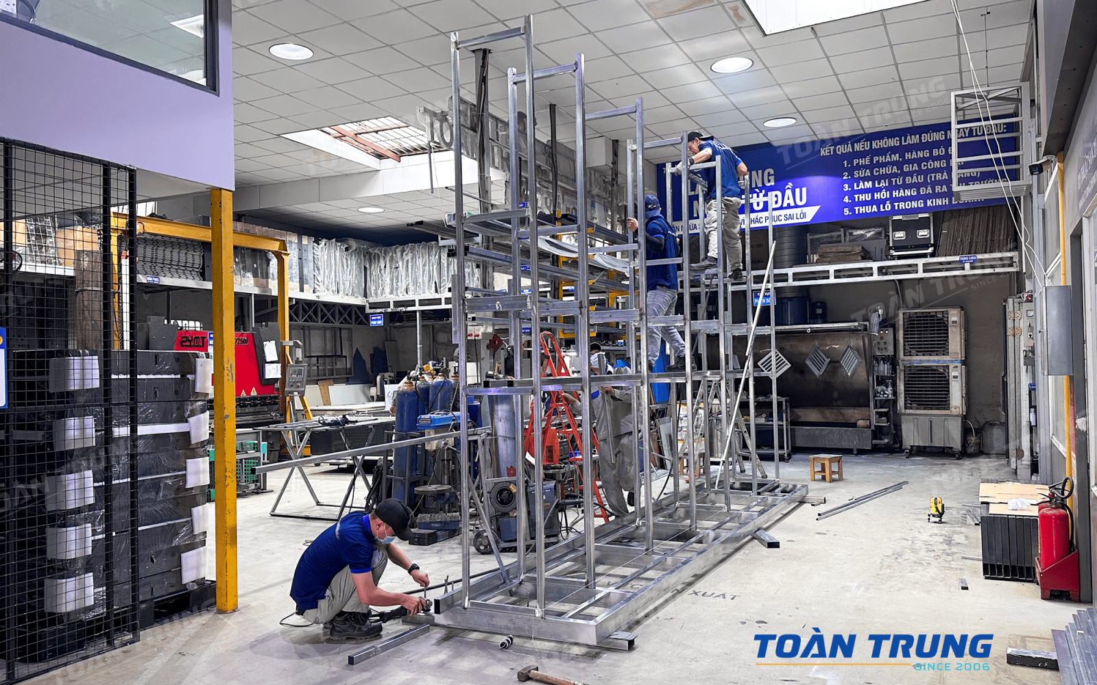 sản xuất khung màn hình LED