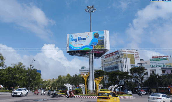 MÀN HÌNH LED P5 OUTDOOR - VÒNG XOAY NGUYẾN TẤT THÀNH (TP.QUY NHƠN)