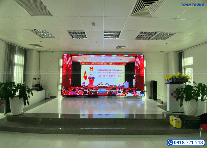 Lắp đặt màn hình LED Indoor Q2.5 QiangLi