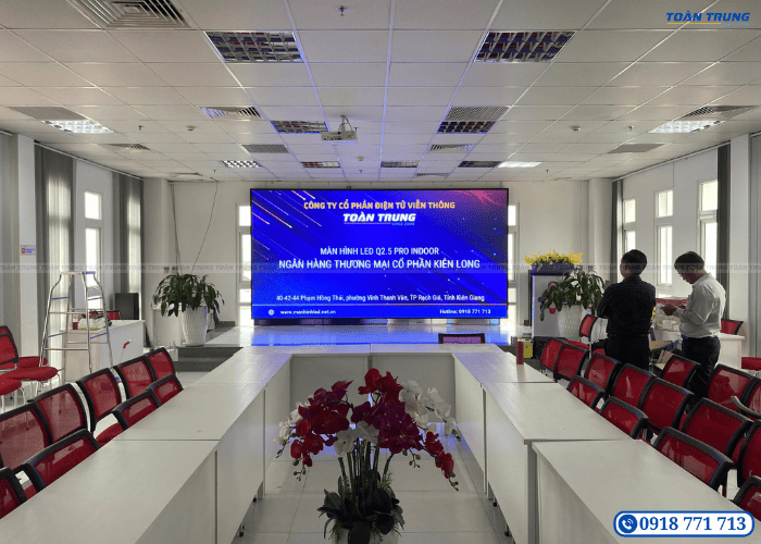 Lắp đặt màn hình LED Indoor Q2.5 QiangLi