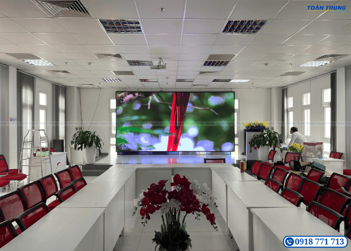Lắp đặt màn hình LED Indoor Q2.5 QiangLi